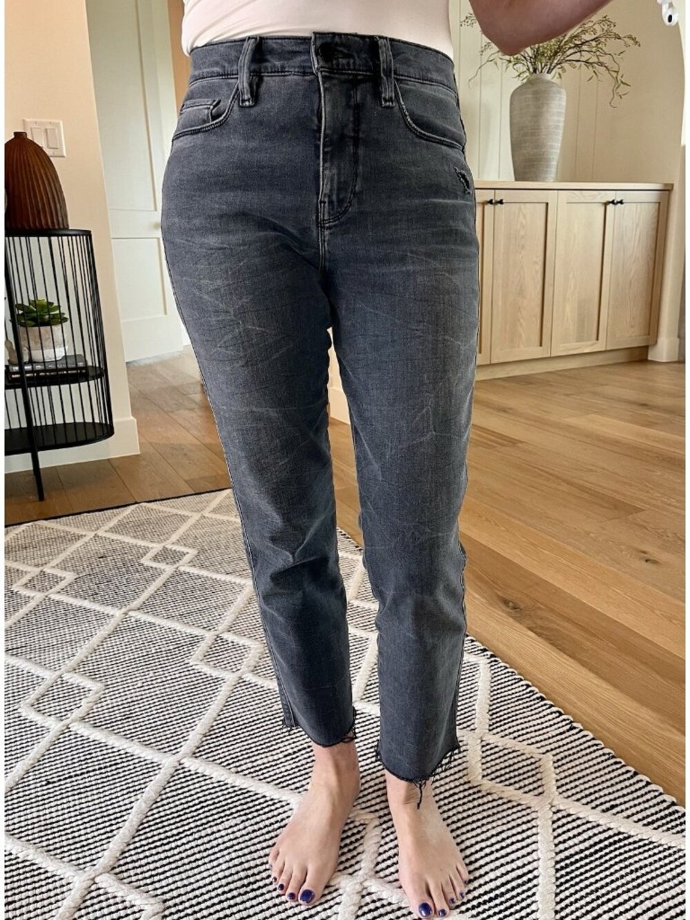 Frame Le Sylvie Slender Straight Denim Faded Black Distressed Jeans 26